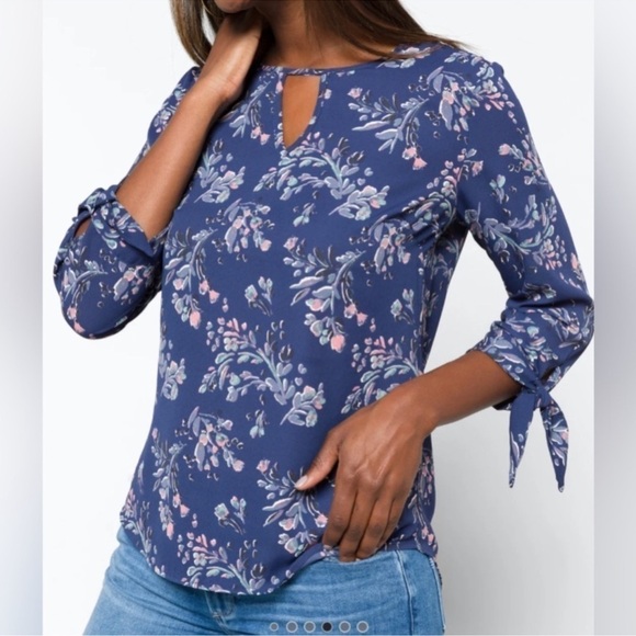 NWT 41 Hawthorn Stitch Fix Taryn Tie Sleeve Blue Floral Blouse Size Small - Picture 1 of 15
